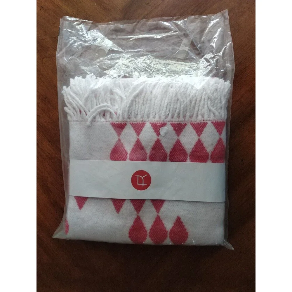 NEW Geometric Diamond Jacquard Reversible Throw Blanket 50